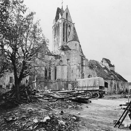 Chiesa di Dormans in rovina, 27 settembre 1918. © IWM (Q 70059)