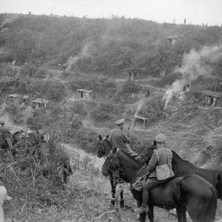 Battaglia del canale di San Quintino. I ripari sulle rive del canale dove è stato attraversato dalla 137a brigata, 46a divisione, il 29 settembre 1918. 4 ottobre 1918. © IWM (Q 9525)
