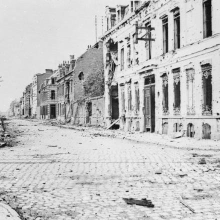 Rovine di Rue Carnot ad Armentieres, 5 ottobre 1918. © IWM (Q 58387)