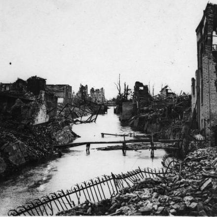 Il canale a Merville, 7 ottobre 1918. © IWM (Q 78778)