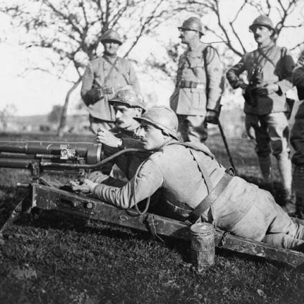 Un cannone da fanteria  da 37 mm del 151 ° reggimento di fanteria francese. Vicino a Ecuelle, il 23 ottobre 1918. © IWM (Q 94769)