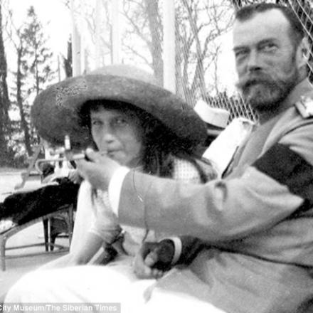 Lo Zar Nicola II e la figlia