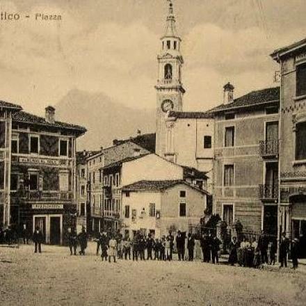 Piazza di Velo D'Astico. © Ediz. L. Chiovato, Vicenza
