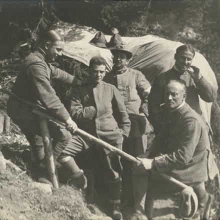Al fronte - Fondo Fotografico Monelli Biblioteca Antonio Baldini 