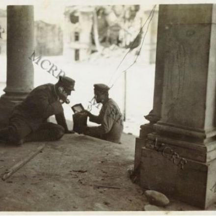 Posto telefonico improvvisato a Monfalcone - Fonte: Museo Centrale del Risorgimento