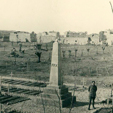 Il cimitero di Staranzano. Fondo Arturo Busto. Fonte: Gruppo L'Espresso e Archivio diaristico nazionale di Pieve Santo Stefano
