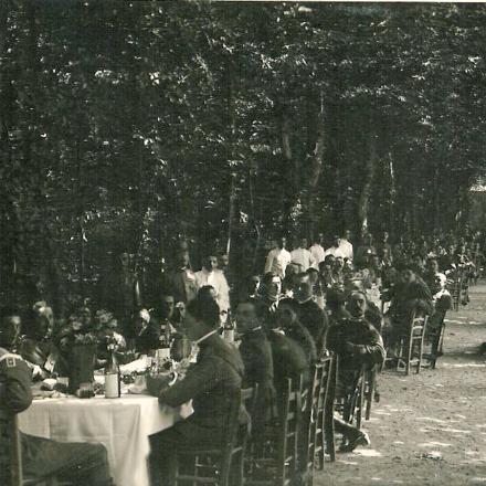 Mensa ufficiali comando 4 Armata (fondo A. Busto) - Fonte: Gruppo L'Espresso e l'Archivio diaristico nazionale di Pieve Santo Stefano