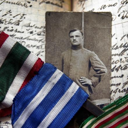 Giovanni Givone: diario, foto e medaglie - Foto di Luigi Burroni. Fonte: Gruppo L'Espresso e Archivio diaristico nazionale di Pieve Santo Stefano