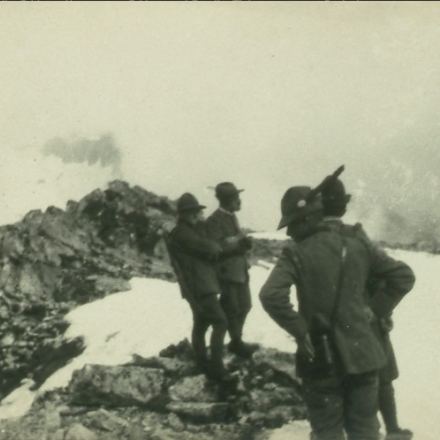 Alpini durante la Grande Guerra - Fonte: Fondo fotografico Monelli. Biblioteca Antonio Baldini