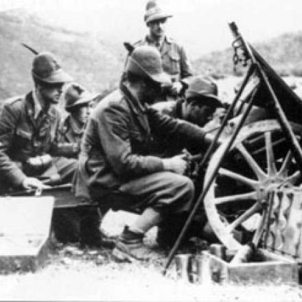 Artiglieria alpina sulle montagne - Fonte: Immagine di pubblico dominio