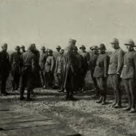 S. A. R. il Duca d'Aosta alla cerimonia di premiazione - Fonte: Il 13esimo Fanteria