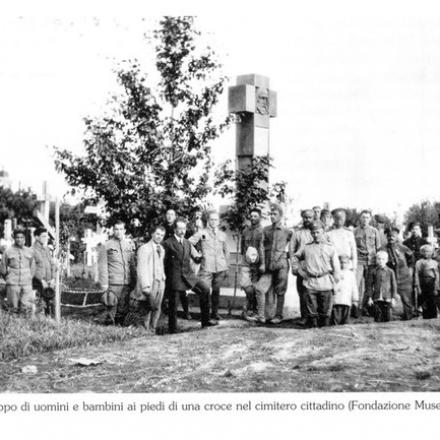 Cimitero a Kirsanov (Russia). Fondazione Museo Storico del Trentino - Fonte: Anaroncegno.com