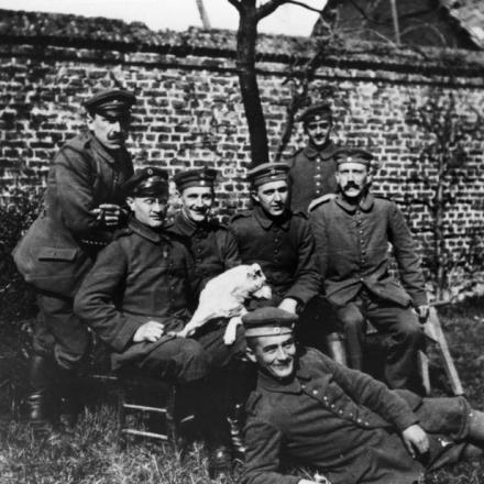 Adolf Hitler durante la Prima Guerra Mondiale © bundesarchiv bild 146-1974-082-44 