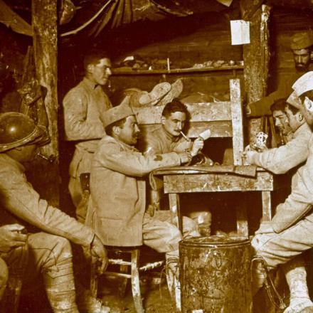 Partita di carte tra soldati