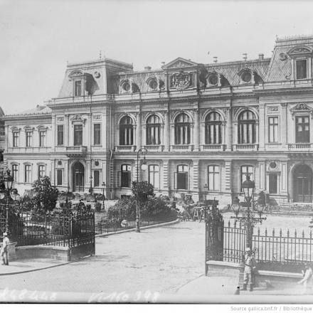 Il Palazzo Reale di Bucarest, foto del 1916. © B. N. F.  - Agence Rol ark_12148_btv1b6952864j