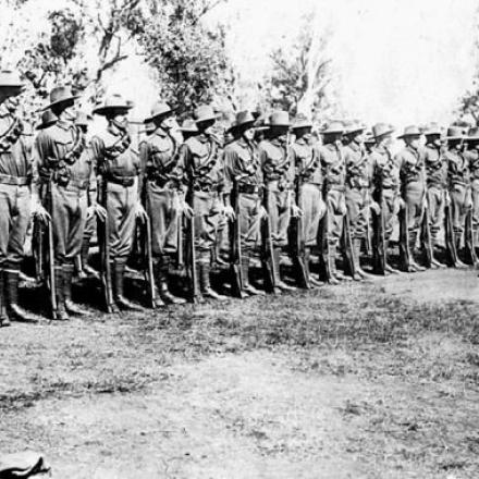 Soldati a Al-Qantarah