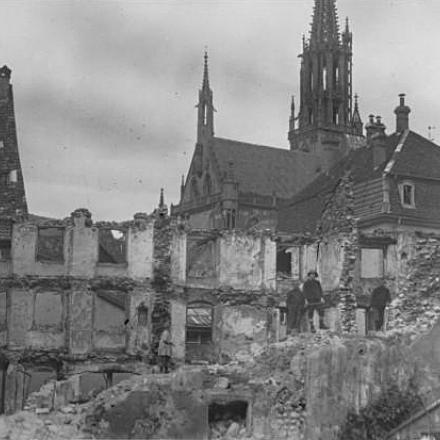 Il bombardamento di Thann. © B. N. F.  - Agence Rol ark_12148_btv1b69085781