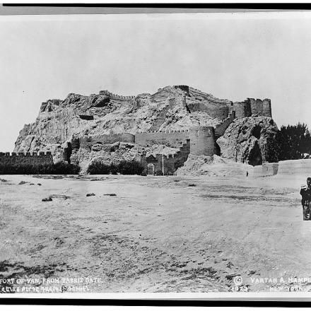 Forte di Van, dalla porta di Tabriz. © Congress Library pnp_cph.3c30945