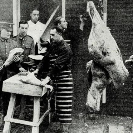 Pesatura delle carni da inviare alle truppe