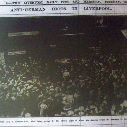 Foto del Liverpool Daily Post and Mercury dell'11 maggio 1915, il giorno seguente alle dimostrazioni anti-tedesche a Liverpool