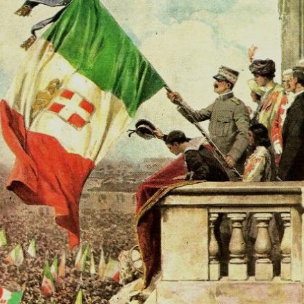 Il Re d'Italia dalla gran loggia sventola il tricolore gridando “Viva l’Italia”