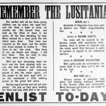 Poster inglese che invita a ricordarsi del Lusitania e ad arruolarsi . A destra sono riportati  commenti di giubilo della Germania per l'affondamento. © IWM Q 107426