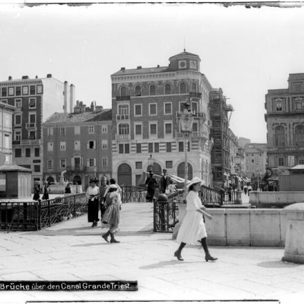 Ponte sul Canale Grande a Trieste. © Bildarchivaustria_at_Preview_4815645.jpg