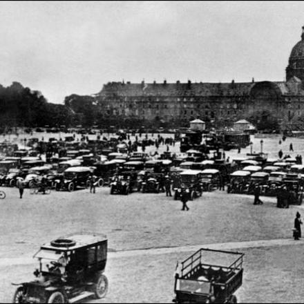 Su ordine del Generale Galliéni vengono requisiti 600 taxi per trasportare la 7a divisione di fanteria.