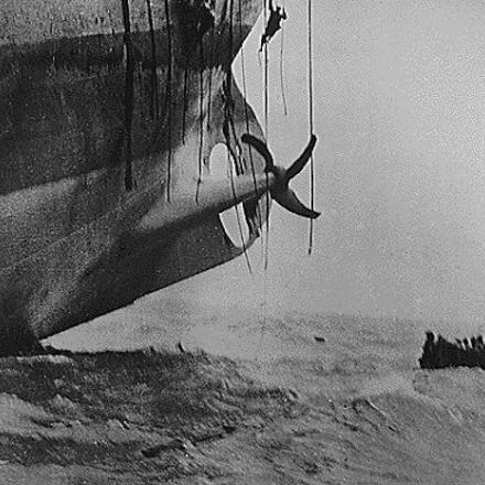 Una fuga all'ultimo minuto da una nave silurata