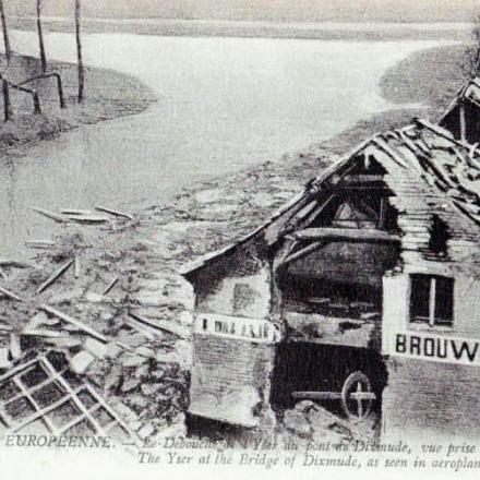 Lo sbocco dell'Yser al ponte di Dixmude. © Postcard Visé Paris n. 39 - Pinterest