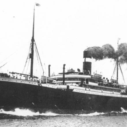 La nave Hesperia silurata il 4 settembre 1915. © maritimequest.com