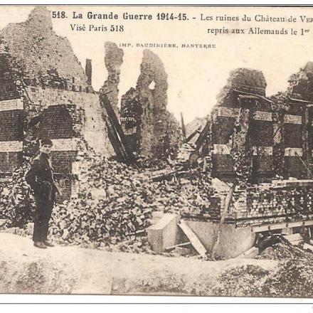 Le rovine del castello di Vermelles dopo il bombardamento dell'1 dicembre 1914