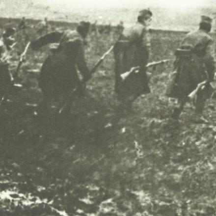 Fanteria serba lancia un attacco contro le forze austro-ungariche