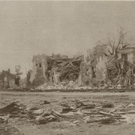 Le Miroir del 17 ottobre 1915, fotografie tedesche mostrano gli effetti dei bombardamenti francesi a Vimy durante la seconda battaglia della Champagne