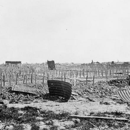 Cimitero britannico a Hooge, settore di Ypres. © IWM Q 17847
