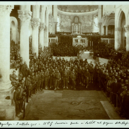 Aquileia, 31 ottobre 1915. U.P.G. Semeria parla ai soldati dal pergamo della Basilica, ©MCRR
