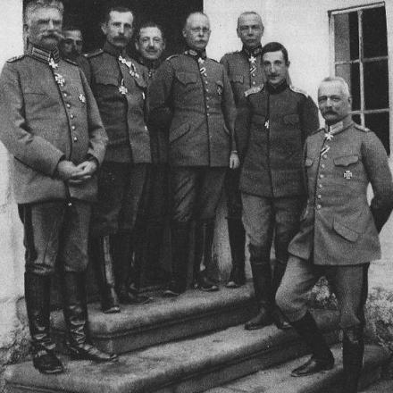 Generali tedeschi e bulgari in Serbia il 16 novembre 1915. Da destra a sinistra: Erich von Falkenhayn, Boris di Bulgaria, Hans von Seeckt, Gerhard Tappen, Petar Ganchev, Nikola Zhekov e August von Mackensen, Fonte:wikipedia