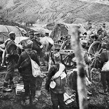 Ritirata serba verso l'Albania, novembre 1915 (sul carro si vede Re Pietro I)