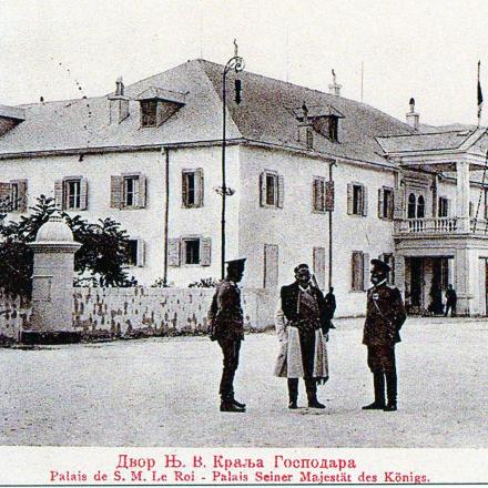 Il Palazzo reale del Re del Montenegro, a Cettigne. © Wikipedia - postcard del 1911 - public domain
