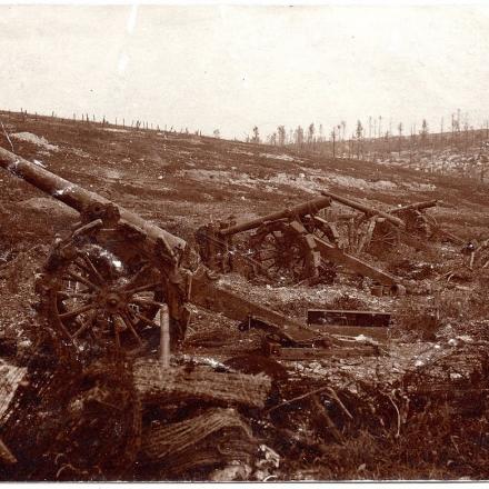 Artiglieria francese fuori combattimento - Fonte Autore sconosciuto, immagine di pubblico dominio