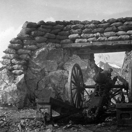 Lobbia di Mezzo -- Cannone alla Lobbia di Mezzo, mt. 3036  ©Bologna, Museo civico del Risorgimento