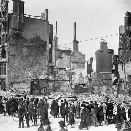 Rovine del Dublin Bread Company dopo la rivolta di Pasqua - Biblioteca nazionale Irlandese 