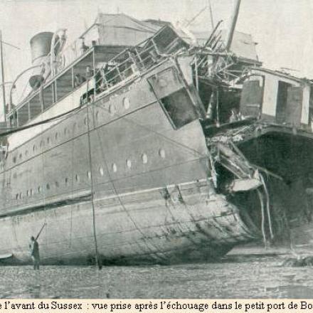 Il Sussex a Boulogne mostra lo squarcio del siluro dalla U-boat tedesco UB- 29 - Foto: immagine di pubblico dominio