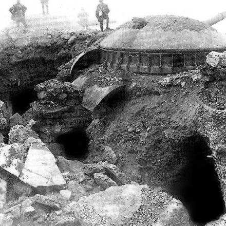 Forte Monte Verena distrutto. Foto autore sconosciuto, dal Volume Storia della guerra dei forti e batterie 1883-1916 