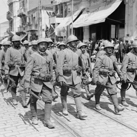 Truppe italiane a Salonicco - Fonte: © Imperial War Museum (Q 32261)