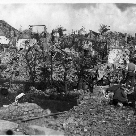 Rovine del paese di San Martino del Carso. Fonte: ©Museo civico del Risorgimento di Bologna