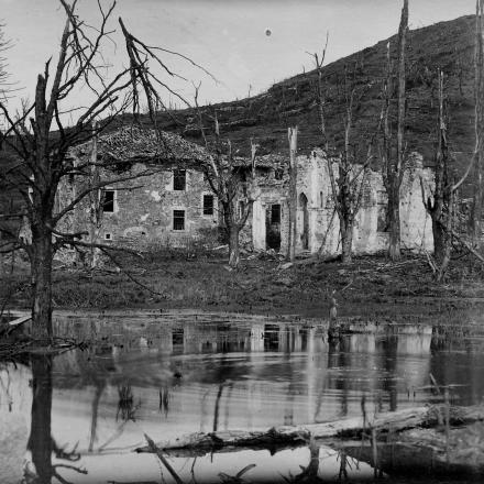 Casolare Bombardato - Fonte: © Bologna, Museo civico del Risorgimento