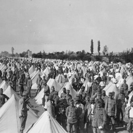 Un campo per prigionieri di guerra austro-ungarici. © IWM Q 65045