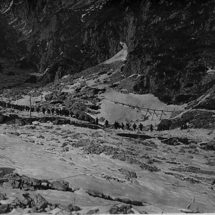 Trasporto cavo teleferica in Val Canale - Fonte: ©Museo civico del Risorgimento di Bologna