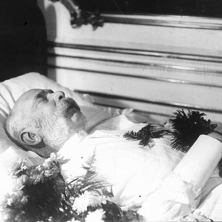 L'Imperatore Francesco Giuseppe sul letto di morte - Fonte: Immagine di pubblico dominio